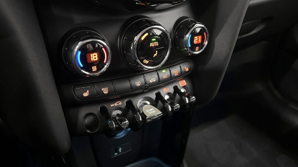 MINI Cooper SE Essential 3d