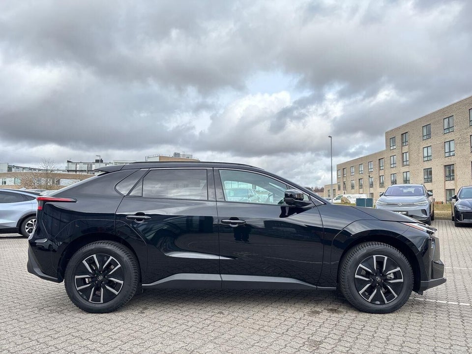 Toyota bZ4X 73 Executive 5d