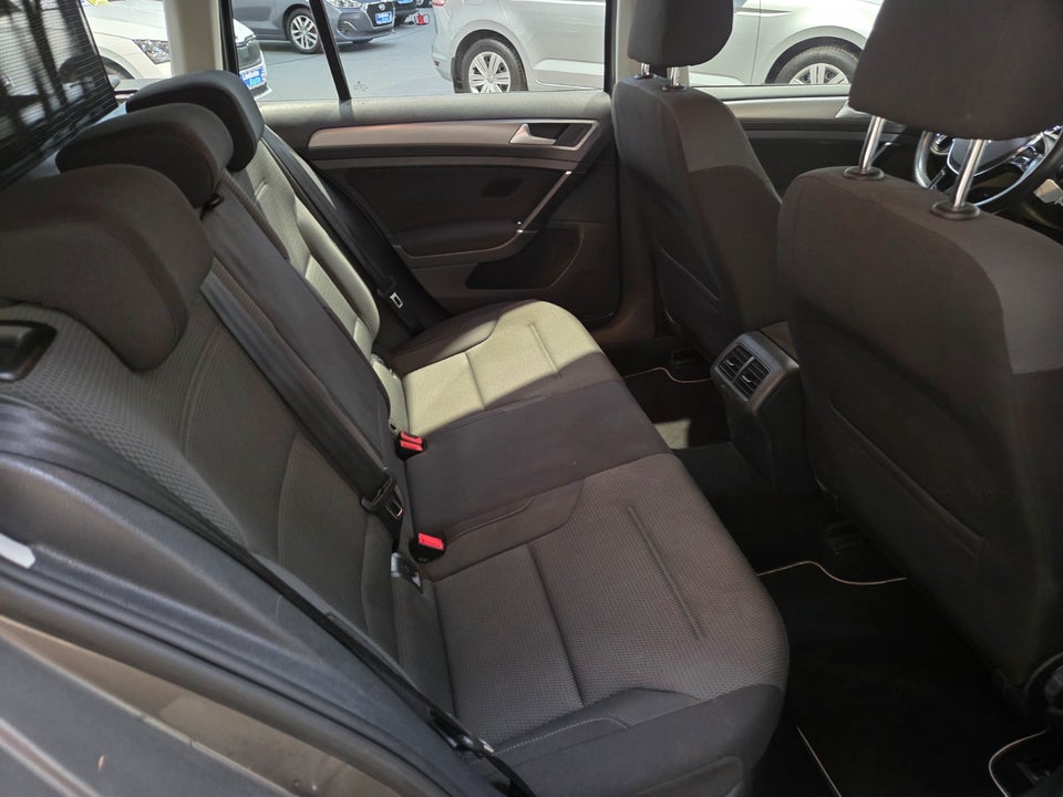 VW Golf VII 1,4 TSi 122 Comfortline Variant BMT 5d