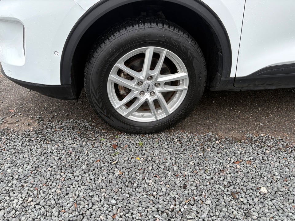 Ford Kuga 2,5 HEV Titanium X CVT 5d