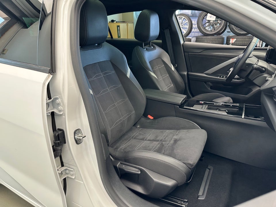 Opel Astra-e 54 Ultimate 5d