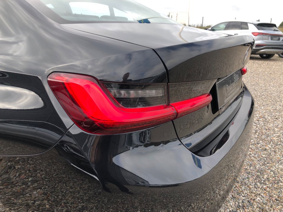 BMW 320i 2,0 Connected aut. 4d