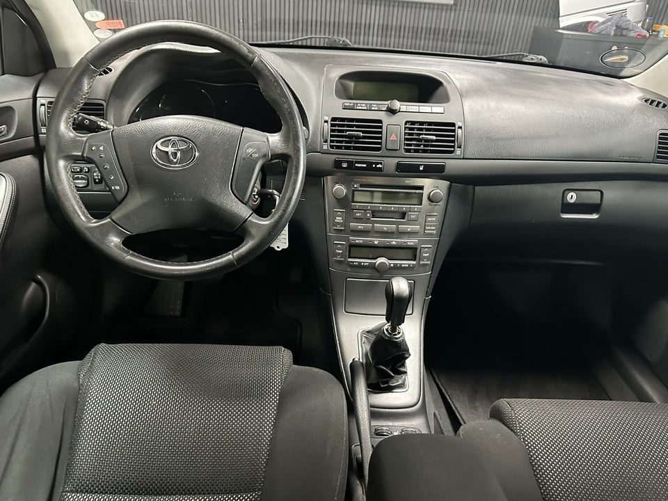 Toyota Avensis 1,8 VVT-i Terra stc. 5d