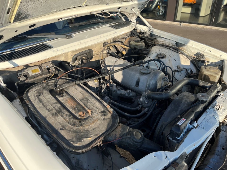 Mercedes 230 E 2,3  4d