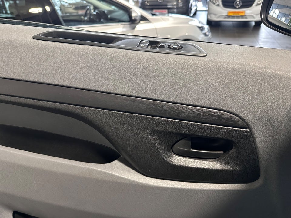 Peugeot Expert 2,0 BlueHDi 144 L2 Premium EAT8 Van