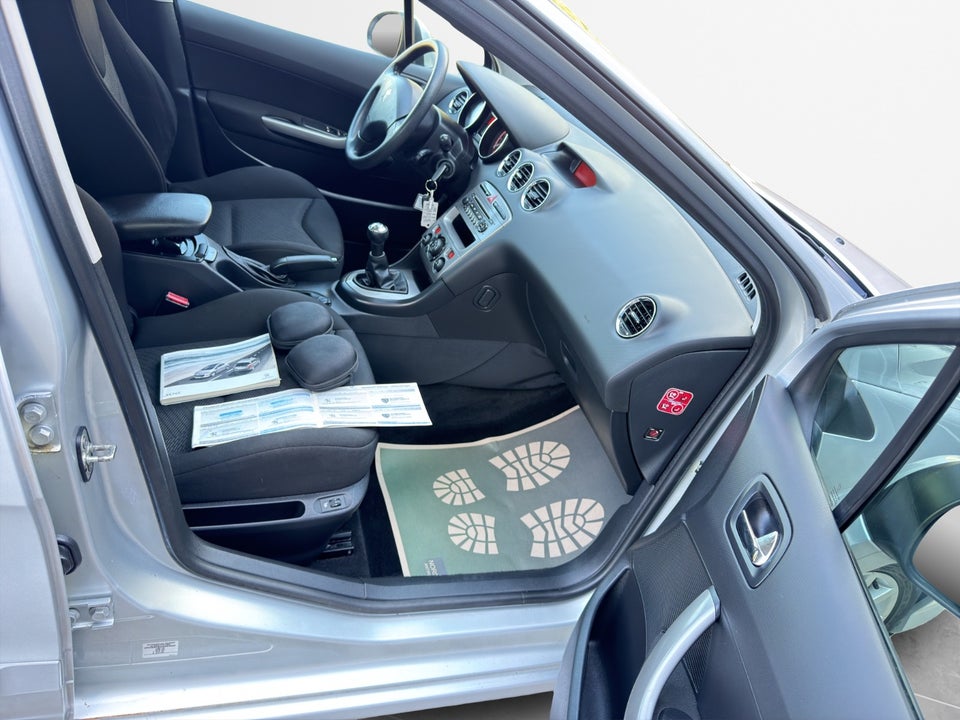 Peugeot 308 1,6 VTi 120 Access stc. 5d