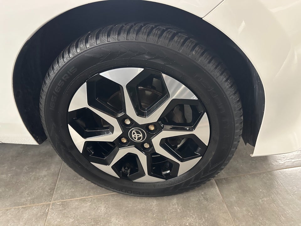 Toyota Aygo 1,0 VVT-i x-press 5d
