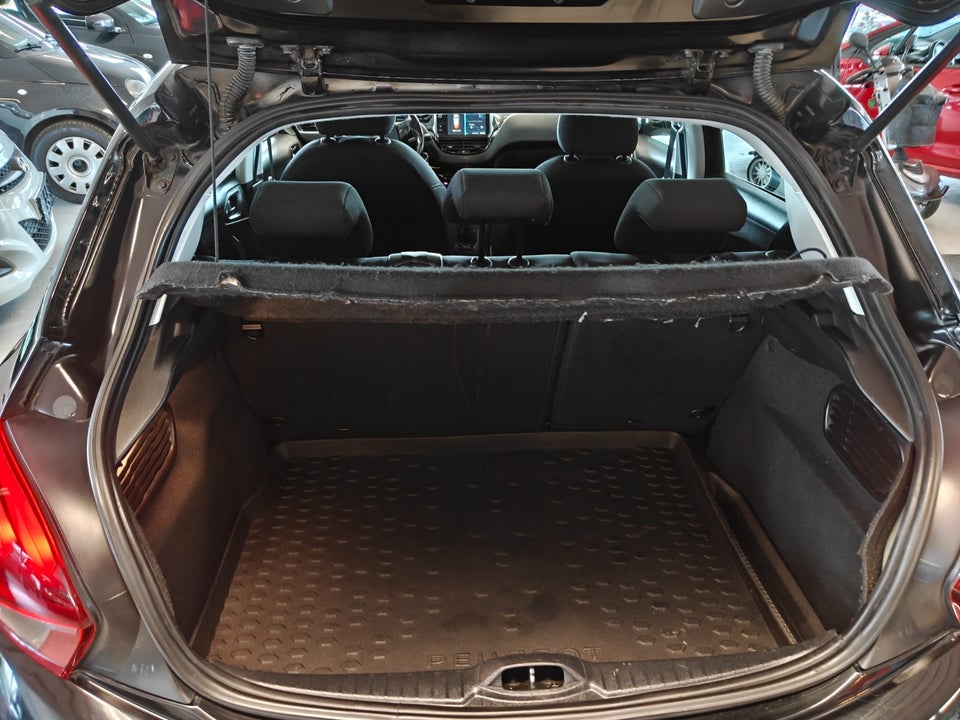 Peugeot 208 1,2 PureTech 82 Allure Sky 5d