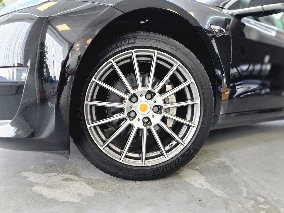 Tesla Model 3 Standard Range+ RWD 4d