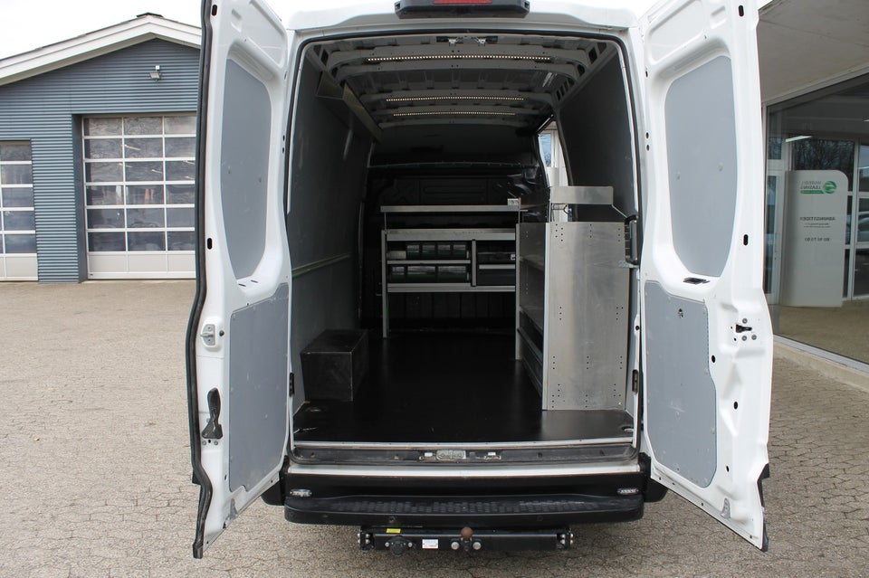 Iveco Daily 2,3 35S14 12m³ Van AG8