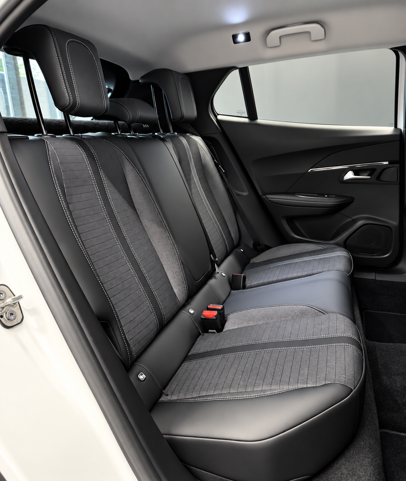 Peugeot e-2008 50 Allure 5d