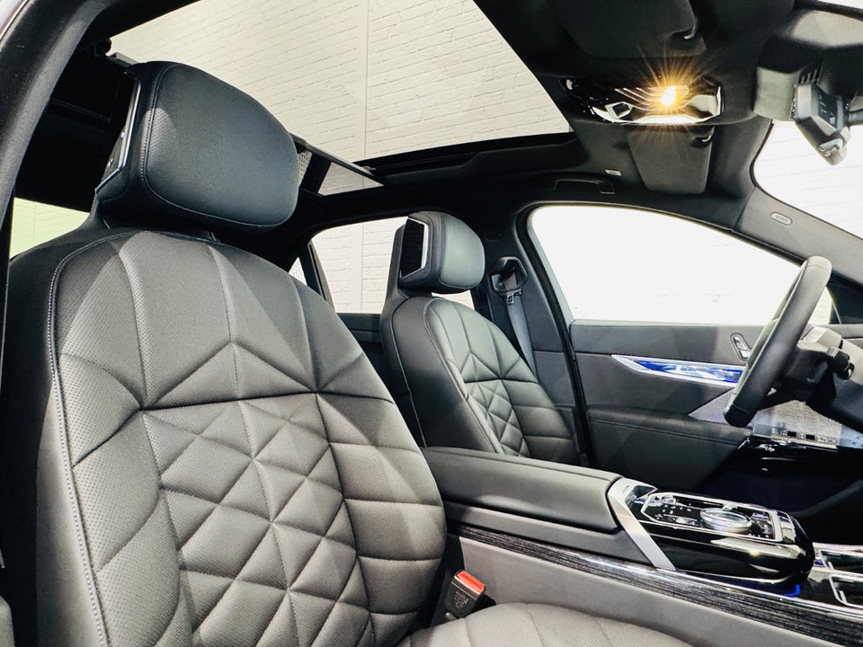 BMW i7 eDrive50 M-Sport 4d