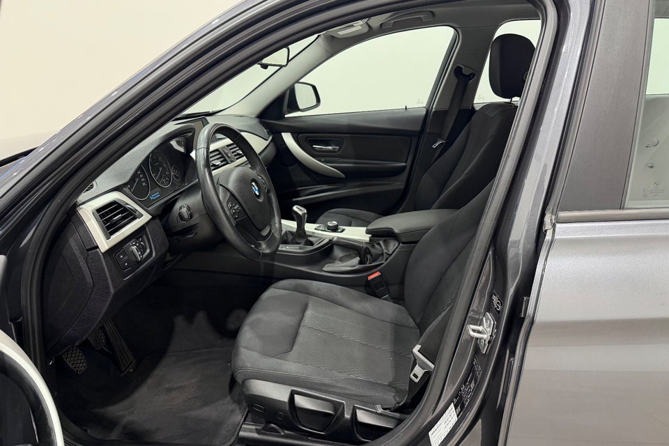 BMW 320d 2,0 Touring 5d