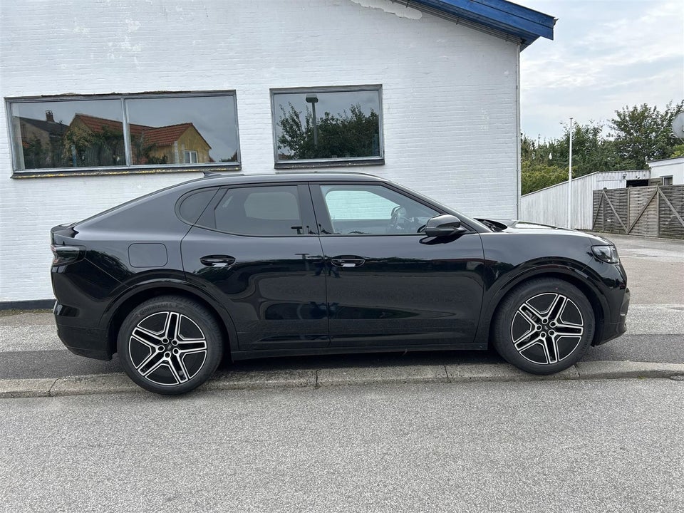 Ford Capri 82 Premium Extended Range 5d