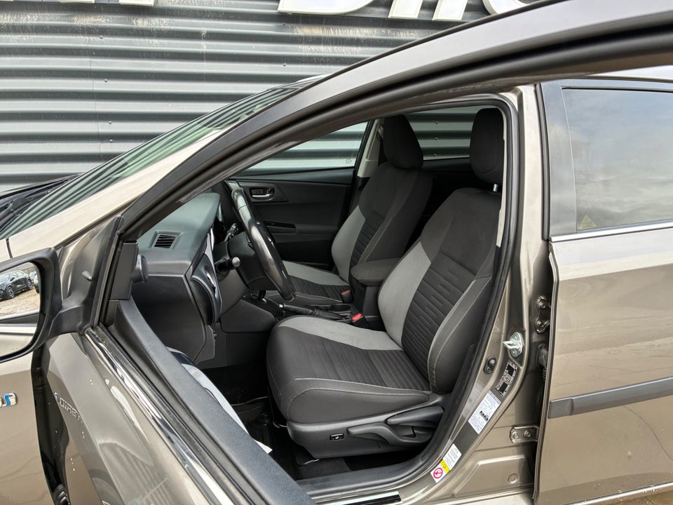 Toyota Auris 1,8 Hybrid H2 Comfort Touring Sports CVT 5d