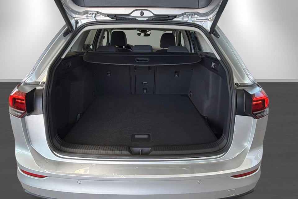 VW Golf VIII 1,5 eTSi 130 Life Variant DSG 5d