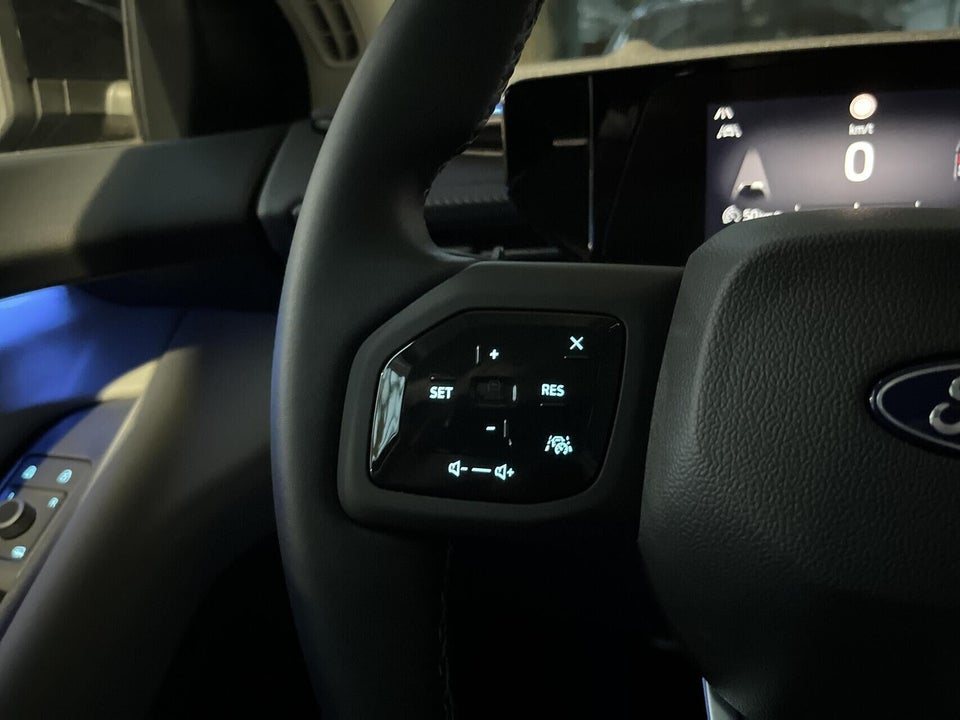 Ford Explorer 82 Premium Extended Range 5d