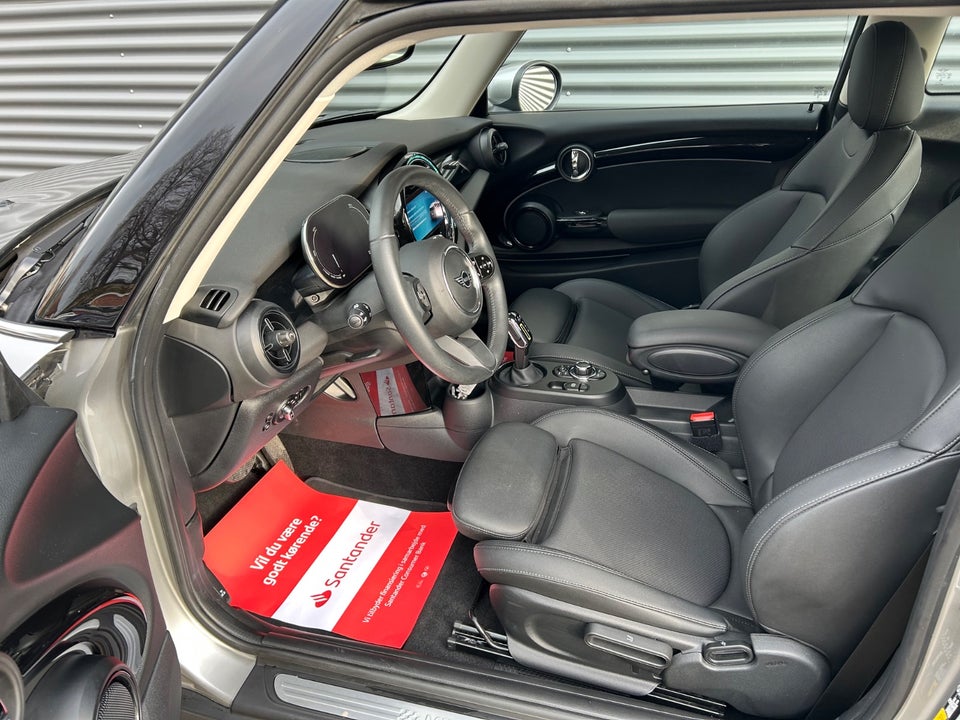 MINI Cooper SE Essential 3d