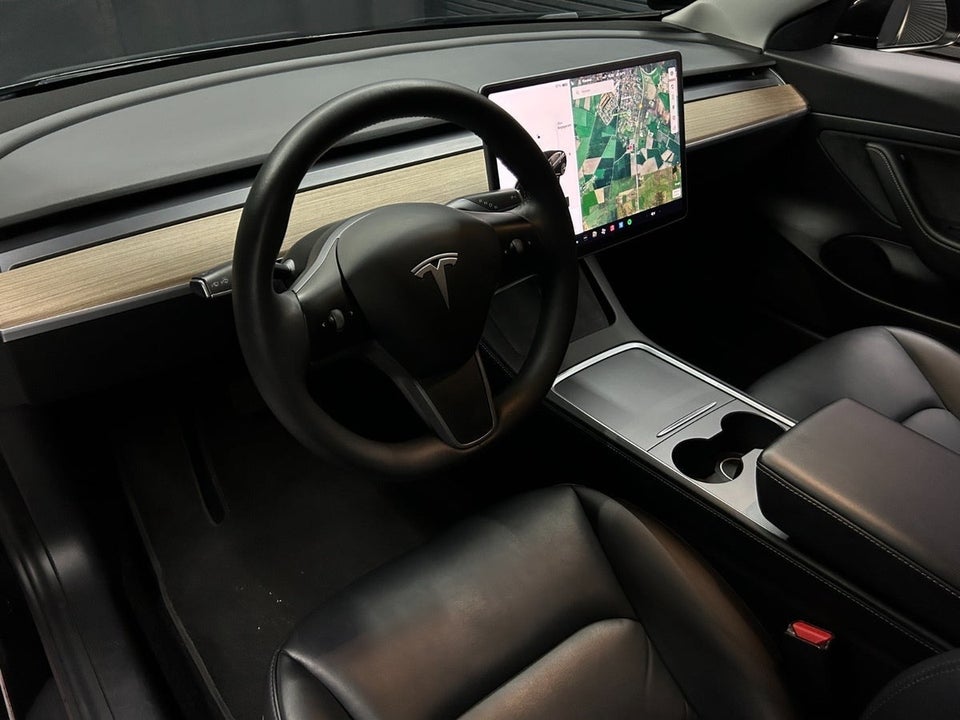 Tesla Model 3 Long Range AWD 4d