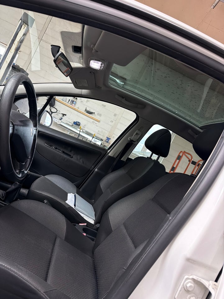 Peugeot 207 1,6 HDi 92 Active 5d