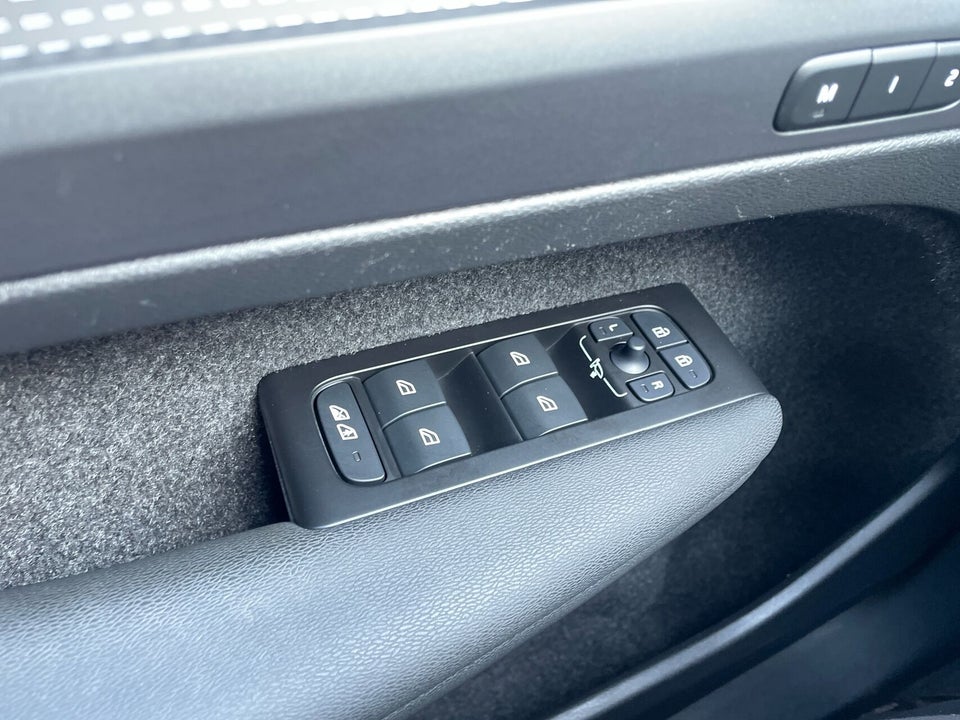 Volvo XC40 P6 ReCharge Pro 5d