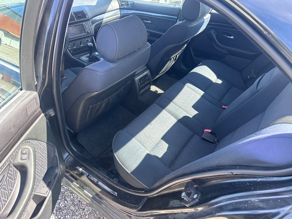 BMW 520i 2,2  4d