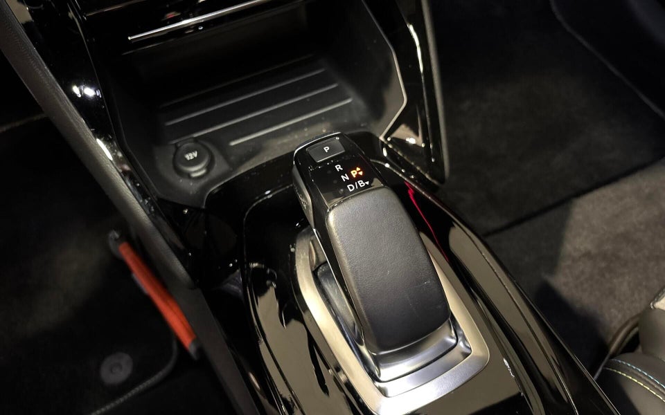 Peugeot e-208 50 GT 5d