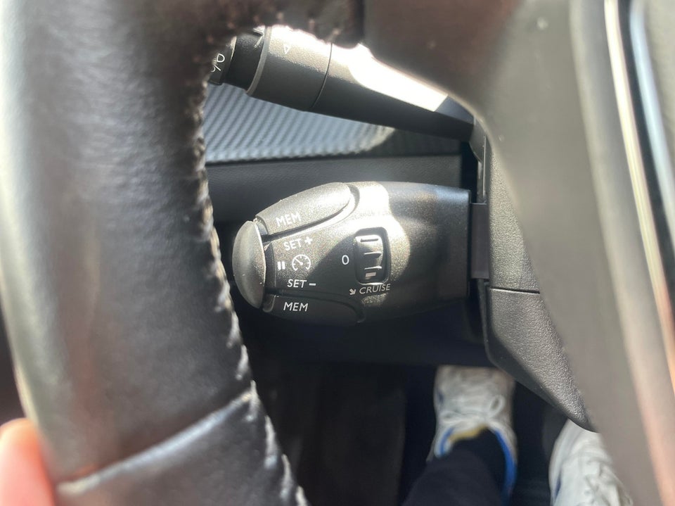 Peugeot 208 1,2 PureTech 100 Allure 5d