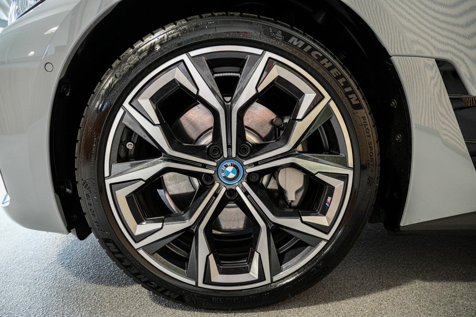 BMW i4 eDrive40 Fully Charged M-Sport 5d