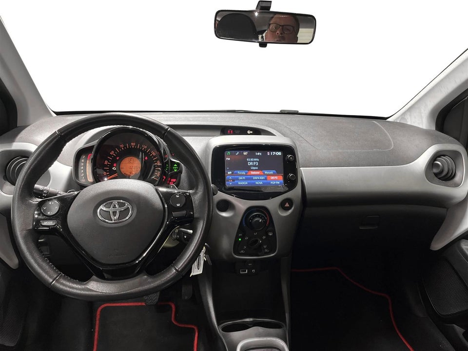 Toyota Aygo 1,0 VVT-i x-play x-shift 5d