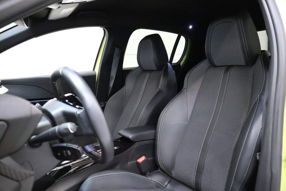 Peugeot e-208 54 GT 5d