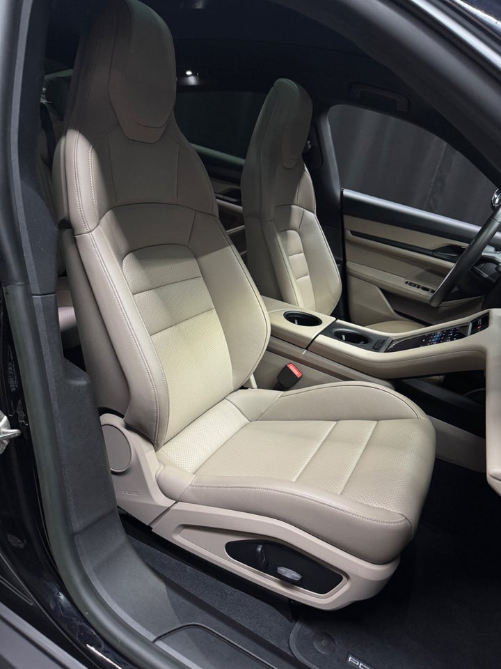 Porsche Taycan Performance+ 4d