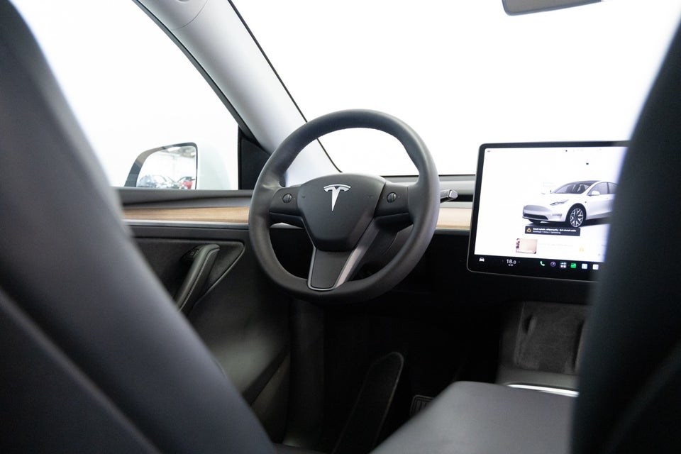 Tesla Model Y Long Range AWD 5d