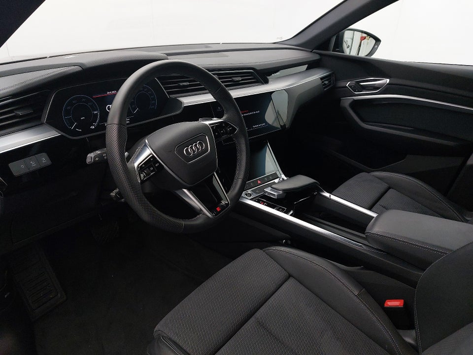 Audi e-tron 55 quattro 5d