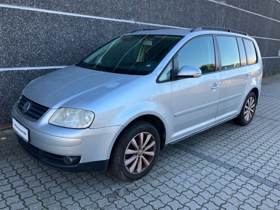 VW Touran 1,6 FSi Trendline 7prs 5d