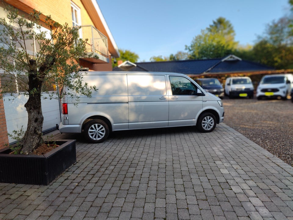 VW Transporter 2,0 TDi 150 Kassevogn DSG lang