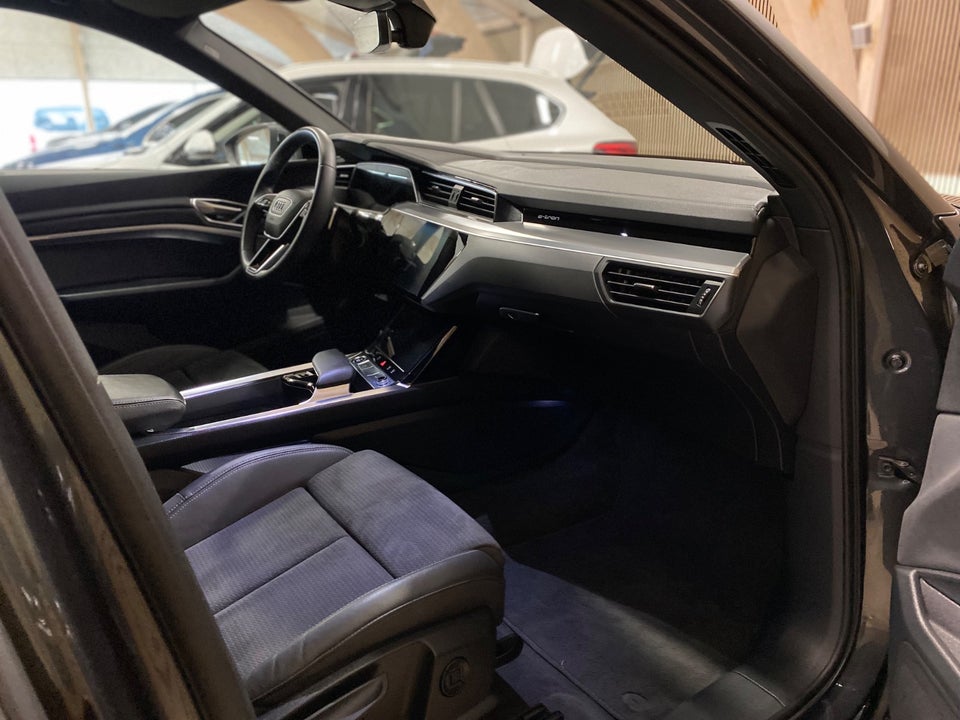 Audi Q8 e-tron 55 S-line quattro 5d