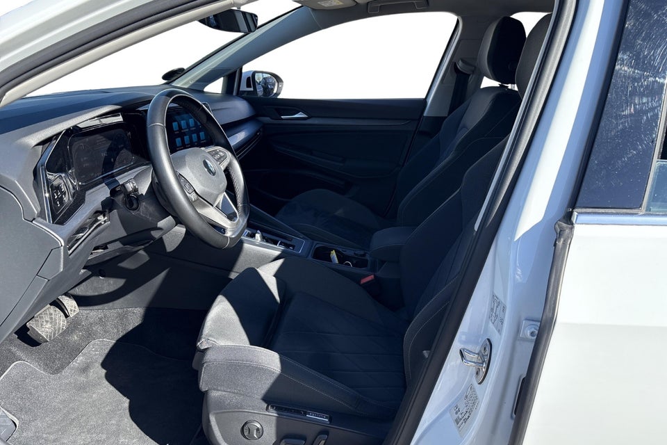 VW Golf VIII 1,4 eHybrid DSG 5d
