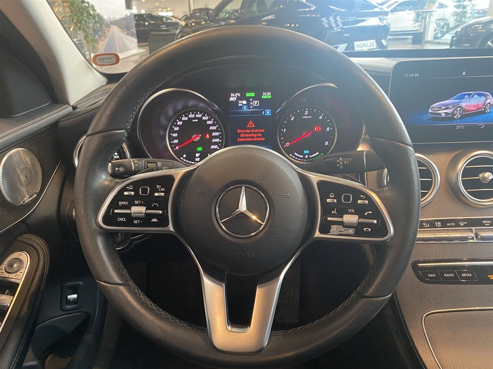 Mercedes C300 de 2,0 AMG Line stc. aut. 5d