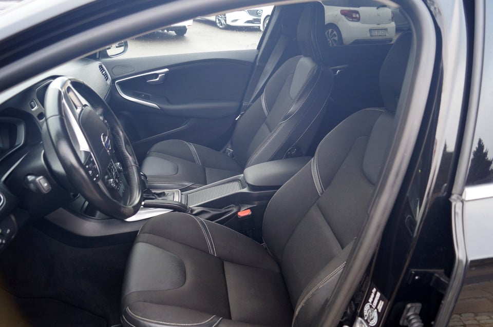 Volvo V40 2,0 D3 150 Momentum aut. 5d