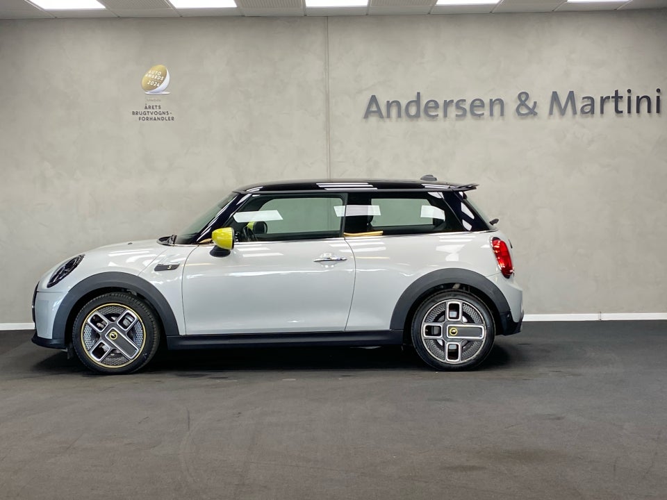 MINI Cooper SE Essential 3d