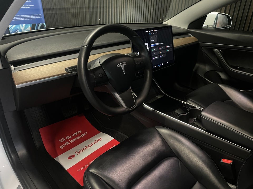 Tesla Model 3 Standard Range+ RWD 4d