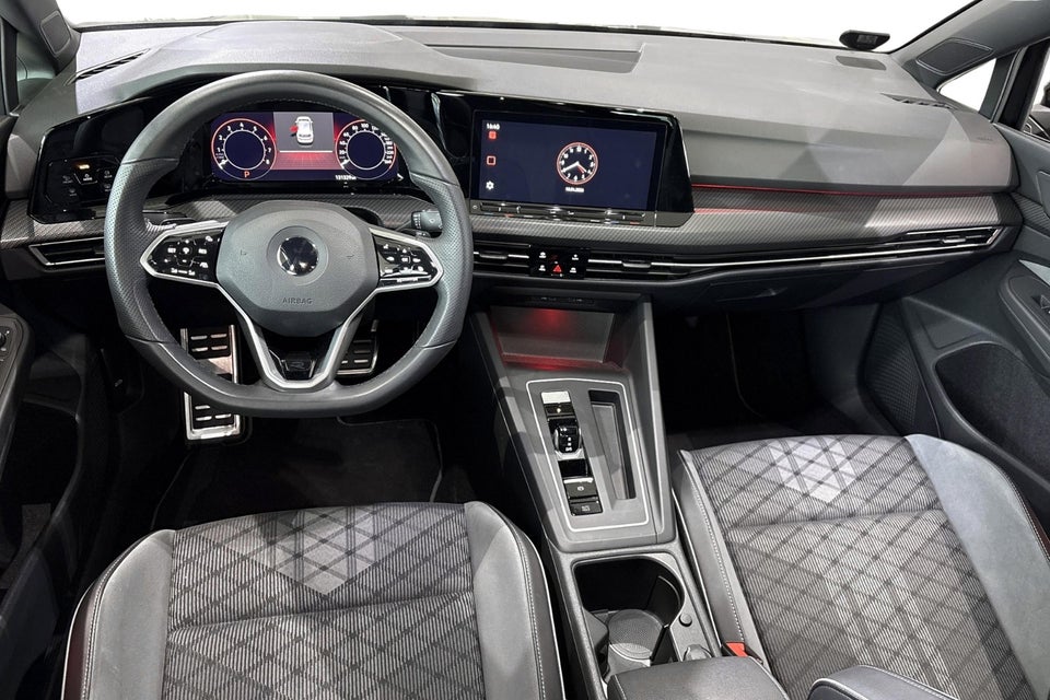 VW Golf VIII 1,5 eTSi 150 R-line DSG 5d