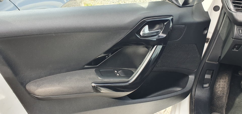 Peugeot 208 1,0 VTi Access 5d