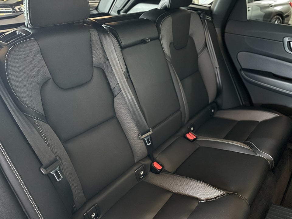 Volvo XC60 2,0 T6 ReCharge R-Design aut. AWD 5d