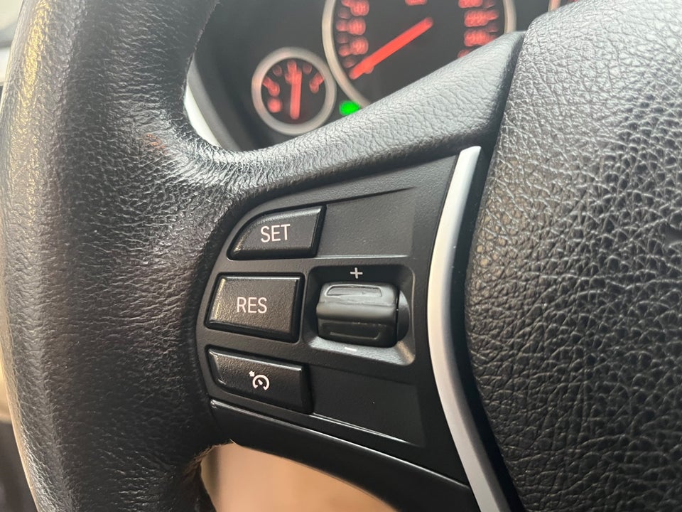 BMW 320i 2,0 Touring aut. 5d