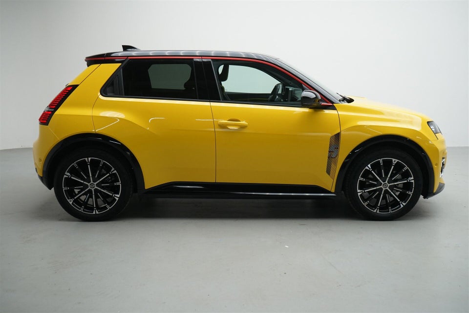 Renault 5 E-Tech 52 Iconic 5d