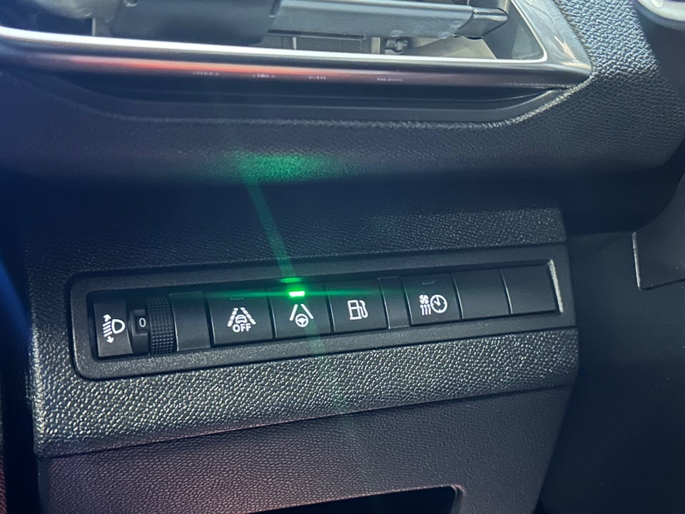 Peugeot 3008 1,6 Hybrid Allure Limited EAT8 5d