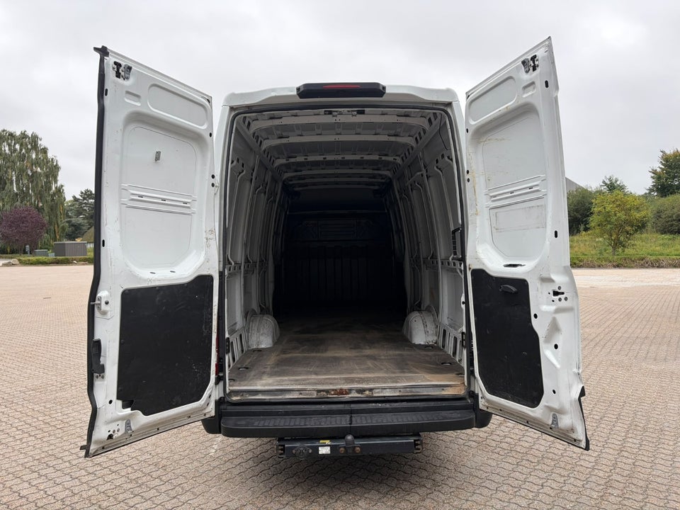 Iveco Daily 2,3 35S16 16m³ Van AG8