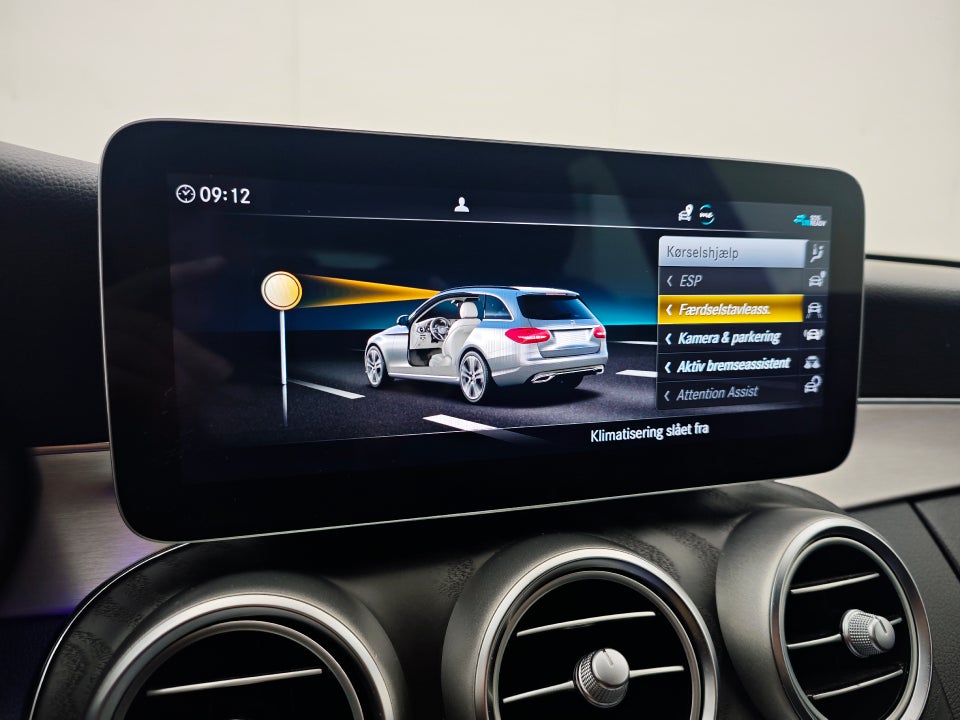 Mercedes C300 de 2,0 AMG Line stc. aut. 5d